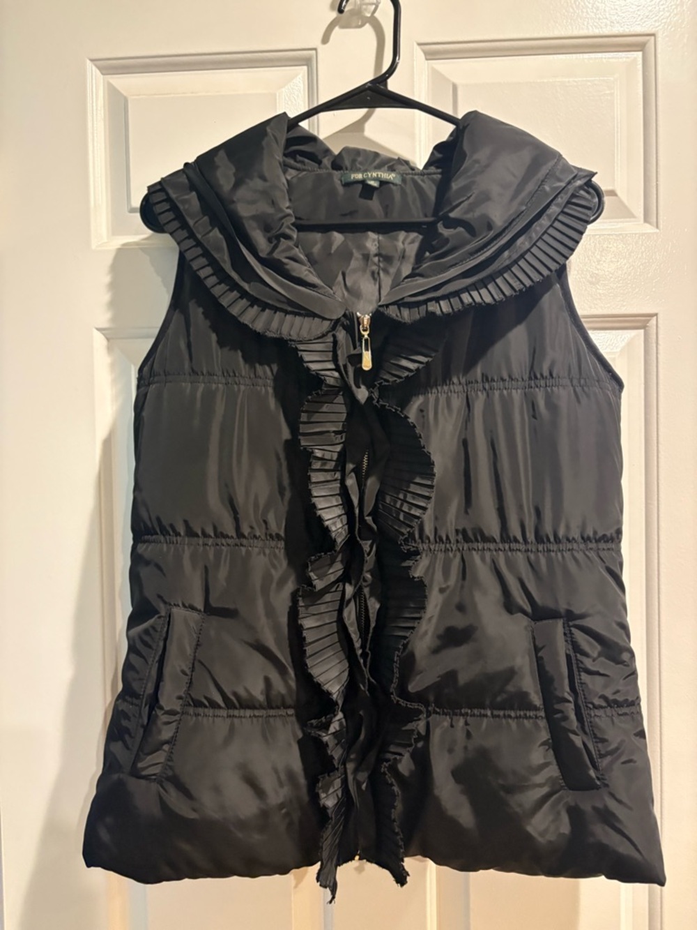For Cynthia ruffled shawl collar quilted puffer  vest black M